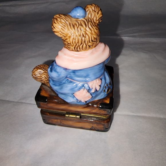 Bearware Pottery Momma Bear on Trunk with Baby - Picture 3 of 10